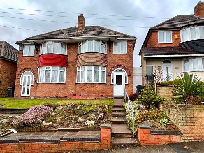 3 Bedroom Semi-Detached House For Sale In Dyas Road, Great Barr, Birmingham, B44