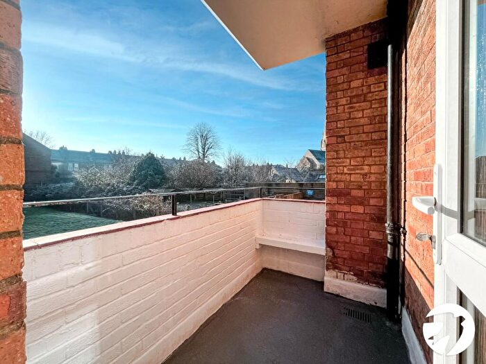 2 Bedroom Flat To Rent In Breakspears Road, London, SE4