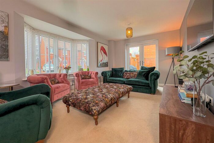 3 Bedroom Detached House For Sale In Farnsfield, NG22