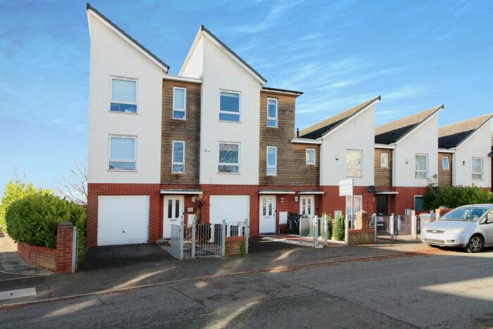 3 Bedroom Town House To Rent In Treborth Road, Blacon, Chester, CH1