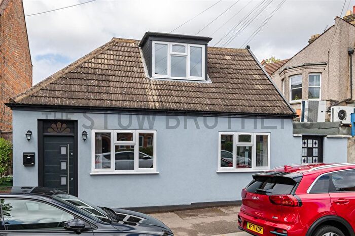 1 Bedroom Flat To Rent In Lloyd Road, Walthamstow, E17