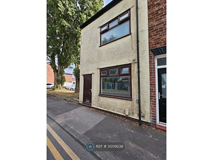 2 Bedroom End Of Terrace House To Rent In Mealhouse Lane, Manchester, M46
