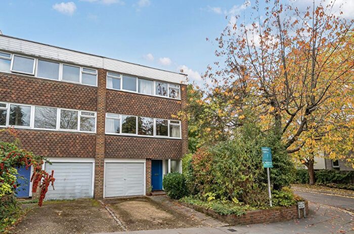 4 Bedroom End Of Terrace House For Sale In Willow Mount, Park Hill, Croydon, Surrey, CR0