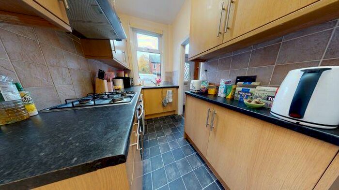 2 Bedroom End Of Terrace House To Rent In Vicarage Terrace, Kirkstall, Leeds, LS5