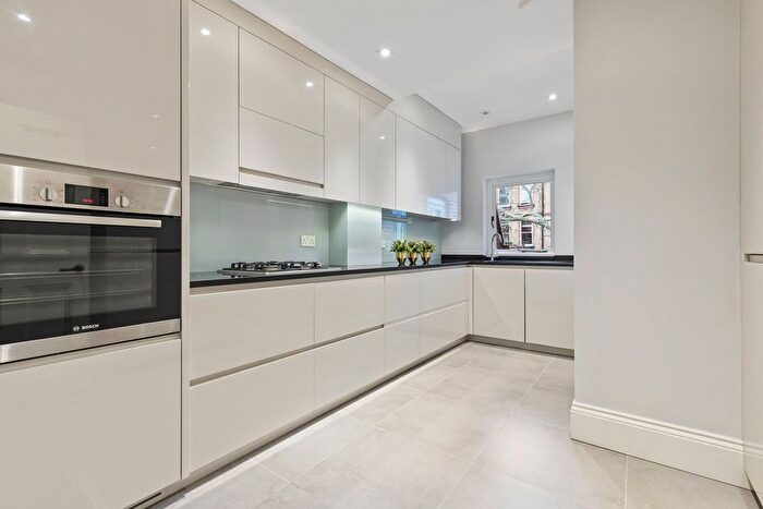 3 Bedroom Flat For Sale In Harrington Gardens, South Kensington, London, SW7