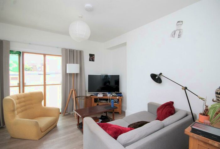 3 Bedroom Flat To Rent In Junction Road, Archway, N19