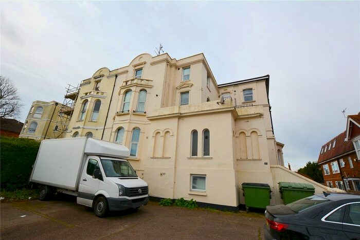2 Bedroom Flat To Rent In Broadwater Road, Worthing, West Sussex, BN14