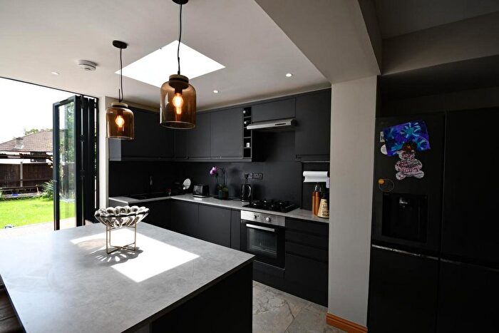 3 Bedroom Semi Detached House For Sale In Harcourt Avenue, Edgware, HA8