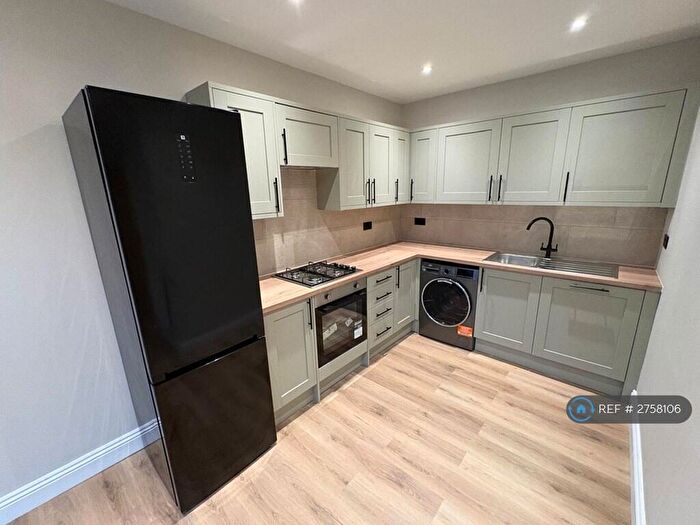 3 Bedroom Flat To Rent In Thornhill Road, Croydon, CR0