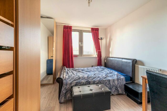 3 Bedroom Flat To Rent In Joshn Wetherby Court, Stratford, London, E15