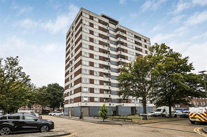 2 Bedroom Flat To Rent In Hudson Court, Pincott Road, London, SW19