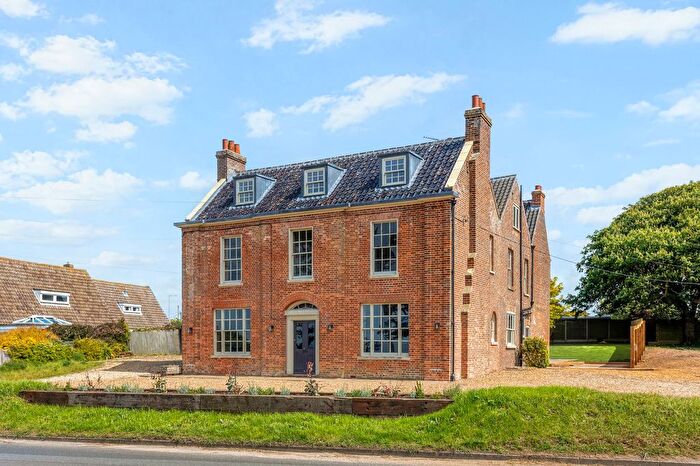 5 Bedroom Semi-Detached House For Sale In Cromer Road, Hunstanton, PE36