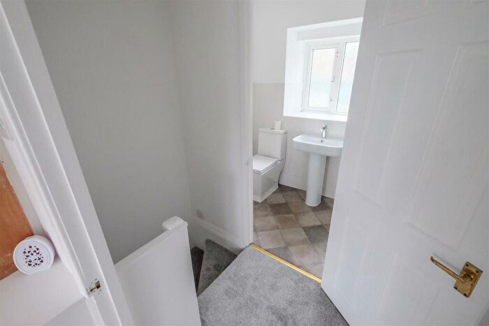 2 Bedroom Cottage For Sale In Warley Town Lane, Warley, Halifax, HX2