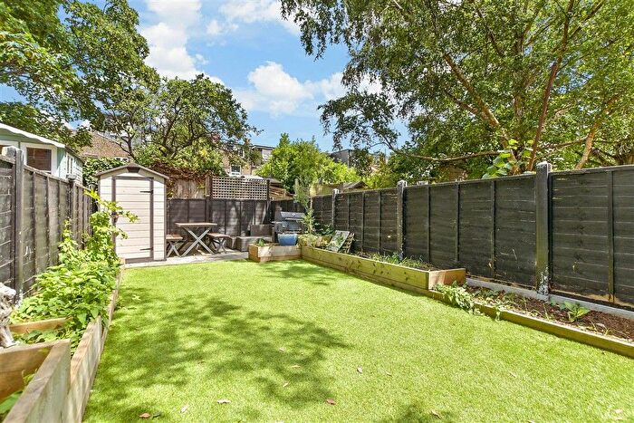 2 Bedroom Maisonette For Sale In Callis Road, Walthamstow, E17
