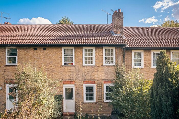 1 Bedroom Property For Sale In The Grove, Caterham, CR3