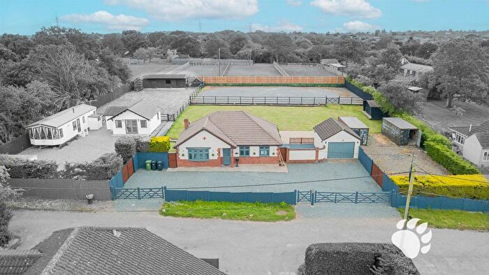 3 Bedroom Detached Bungalow For Sale In Clifton Road, Bowers Gifford, SS13