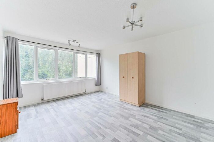 3 Bedroom House To Rent In Saxonbury Close, Morden Park, Mitcham, CR4