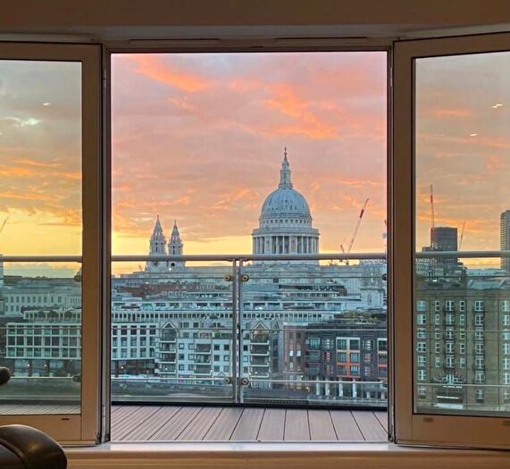 2 Bedroom Flat To Rent In New Globe Walk, London, SE1