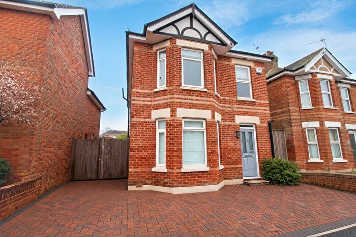 6 Bedroom Detached House For Sale In Wallis Road, Wallisdown, BH10