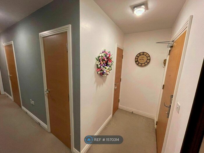 2 Bedroom Flat To Rent In Campbell Court, Watford, WD17