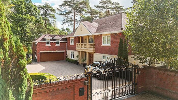 6 Bedroom Detached House For Sale In Avon Castle Drive, Ringwood, BH24