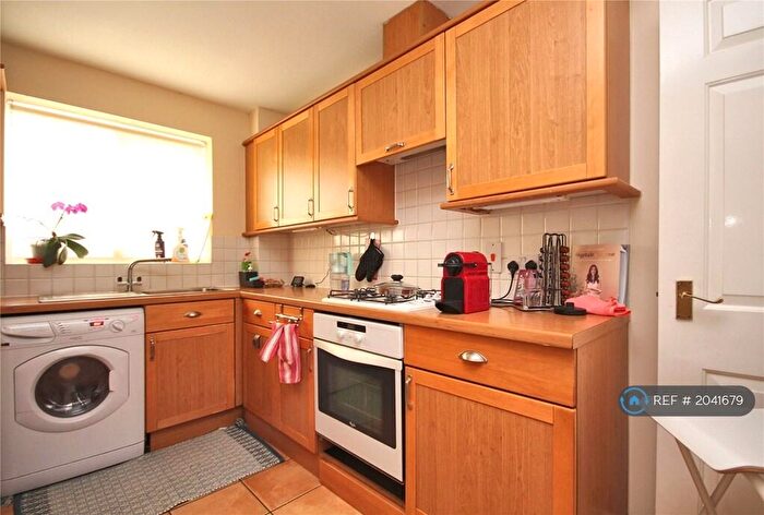 1 Bedroom Flat To Rent In Century Court, Woking, GU21