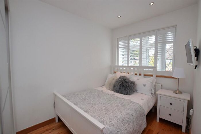 3 Bedroom Bungalow For Sale In The Ridge, Whitton, Twickenham, TW2