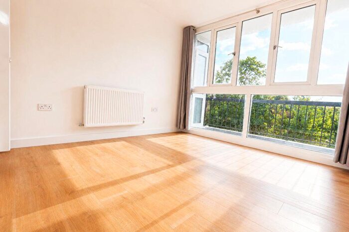 1 Bedroom Flat To Rent In Ashbourne Close, London, N12