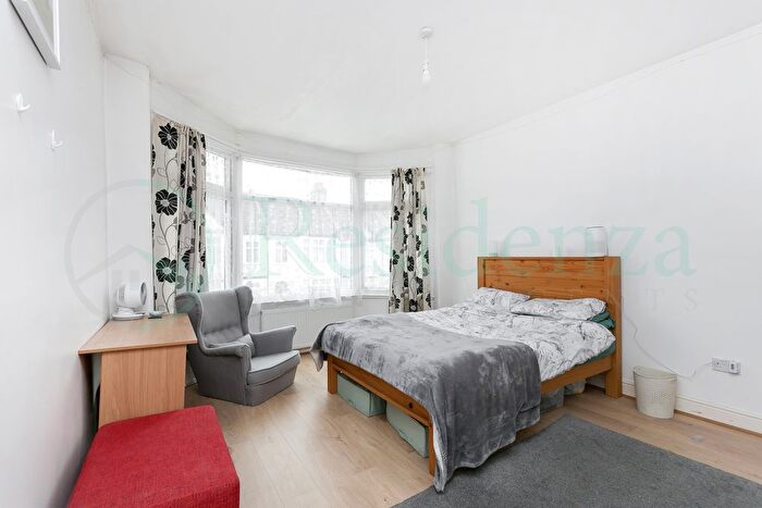 4 Bedroom Terraced House To Rent In Park Avenue, Mitcham, CR4