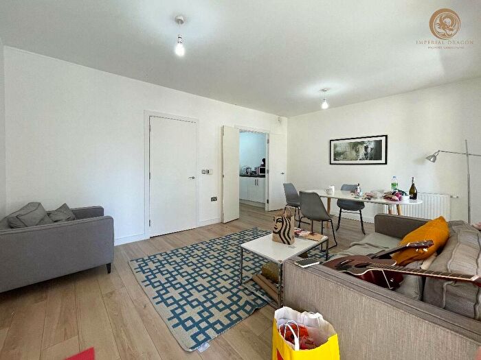 3 Bedroom Flat For Sale In Silvertown Square, London, E16