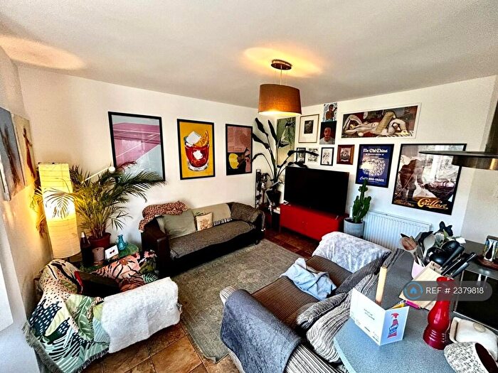 3 Bedroom Flat To Rent In Lauriston Road, London, E9