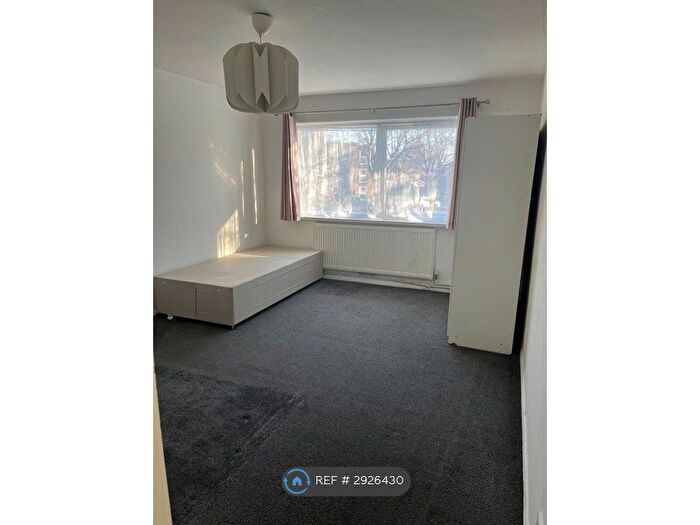 2 Bedroom Flat To Rent In Lampton Road, Hounslow, TW3