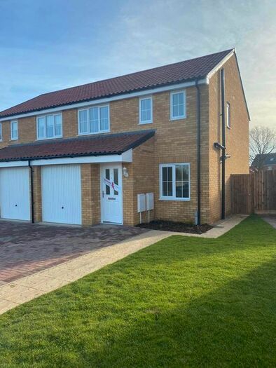3 Bedroom Semi-Detached House To Rent In Hare Crescent, Hethersett, Norwich, NR9