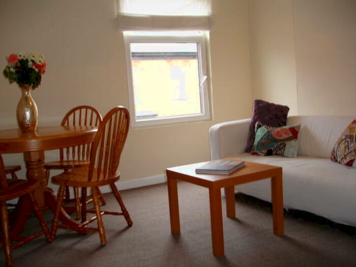 2 Bedroom Flat To Rent In Greenfield Road, Harborne, Birmingham, B17