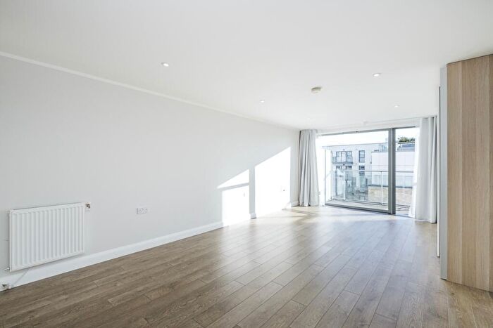 3 Bedroom Apartment To Rent In New Festival Avenue, E14