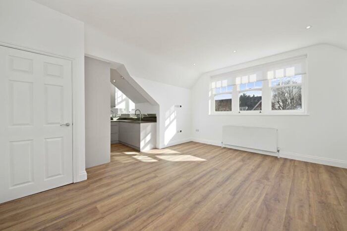 1 Bedroom Apartment To Rent In Queens Avenue, Muswell Hill, London, N10