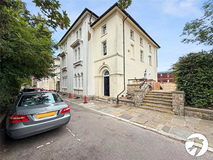 2 Bedroom Flat To Rent In Bower Terrace, Maidstone, Kent, ME16