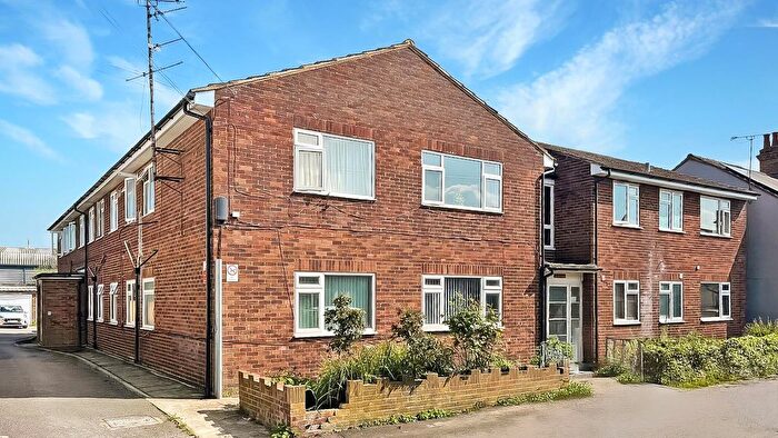 2 Bedroom Flat To Rent In Kenton Court, Aylesbury, HP19