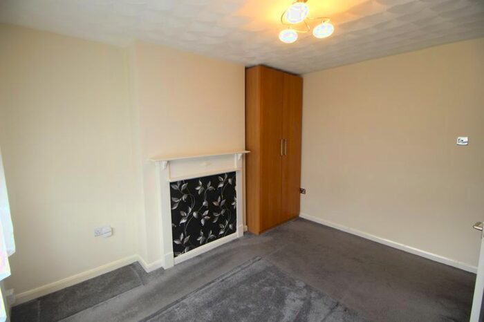 2 Bedroom Flat To Rent In Furnival Avenue, Slough, SL2