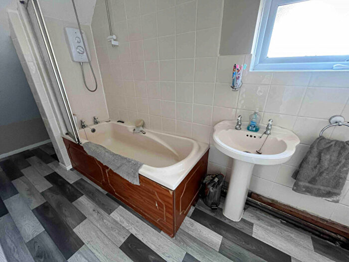 4 Bedroom Semi-Detached House To Rent In Court Road, GL15
