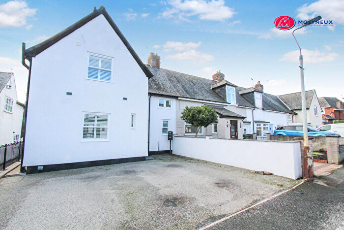 3 Bedroom End Of Terrace House For Sale In Ael Y Bryn, LL11