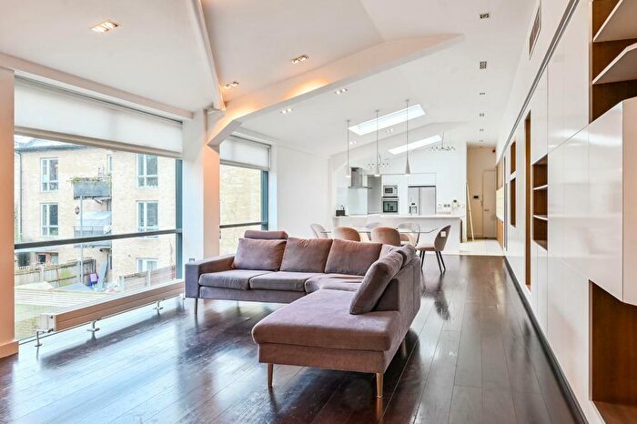 3 Bedroom Flat To Rent In Kingsford Street, Lower Belsize Park, NW5