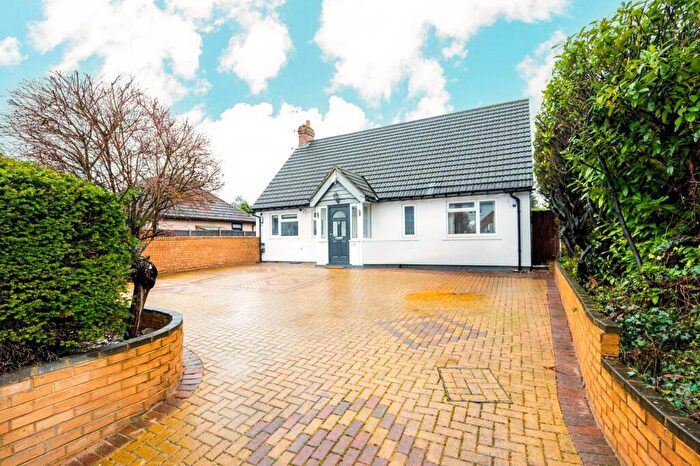 4 Bedroom Detached House For Sale In Westfield Road, Woking, GU22