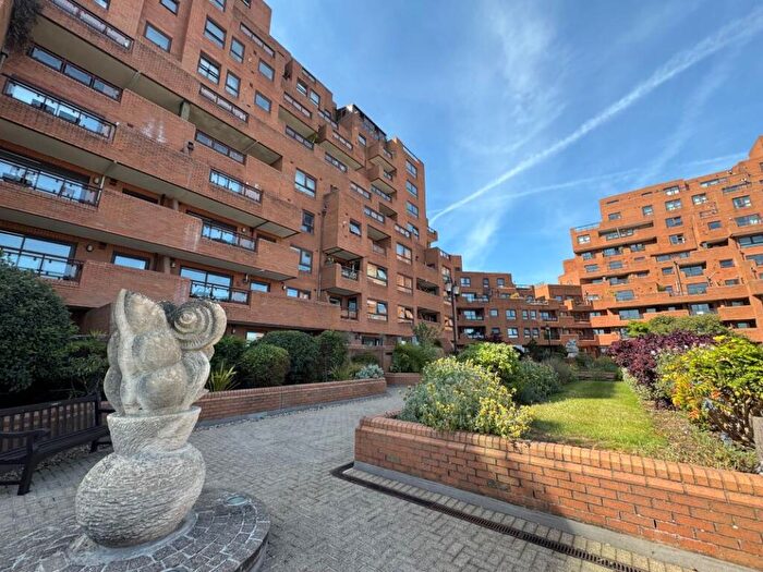 3 Bedroom Flat For Sale In Flat Free Trade Wharf, The Highway, London, E1W