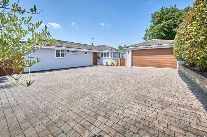 4 Bedroom Bungalow For Sale In Wilkins Green Lane, Smallford, St. Albans, Hertfordshire, AL4