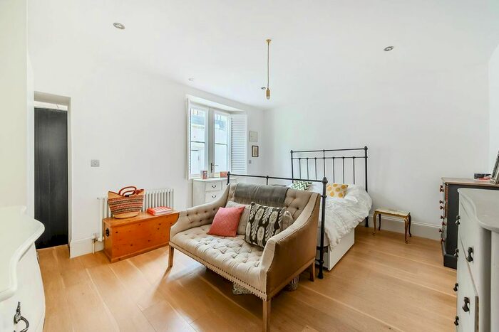 2 Bedroom Flat To Rent In Sydney Street, Chelsea, London, SW3