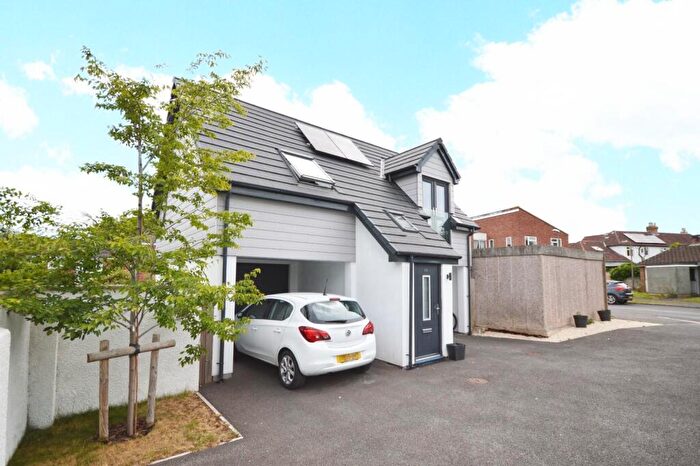 2 Bedroom House For Sale In Iford Close, Saltford, Bristol, BS31