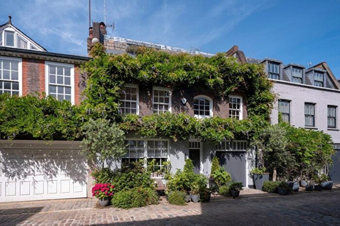4 Bedroom Mews For Sale In Devonshire Close, Marylebone, London, W1G
