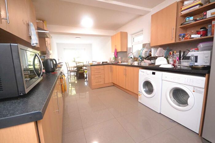 6 Bedroom Terraced House To Rent In London Road, Reading, RG1
