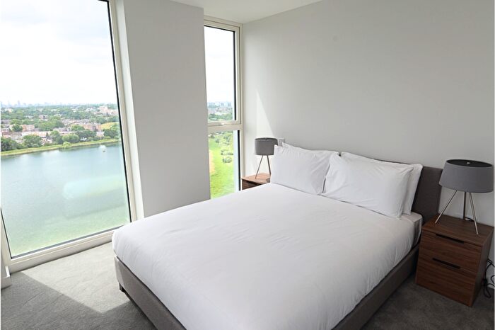 2 Bedroom Flat To Rent In Newnton Close, London, N4